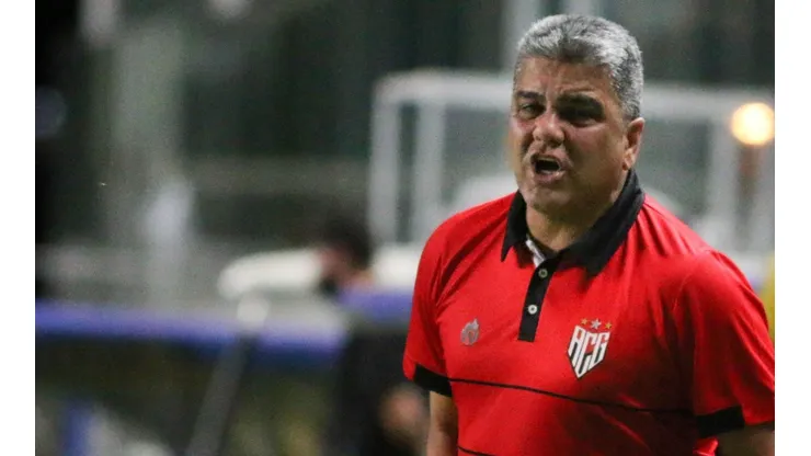 Marcelo Cabo, técnico do Atlético-GO (Foto: Fernando Moreno/AGIF)
