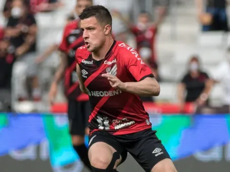 Caneleira quebrada e preocupação: Kayzer faz exames e Furacão teme perder atacante para final da Copa do Brasil