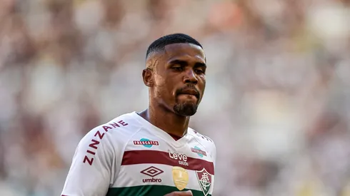 Douglas Costa em partida do Campeonato Carioca