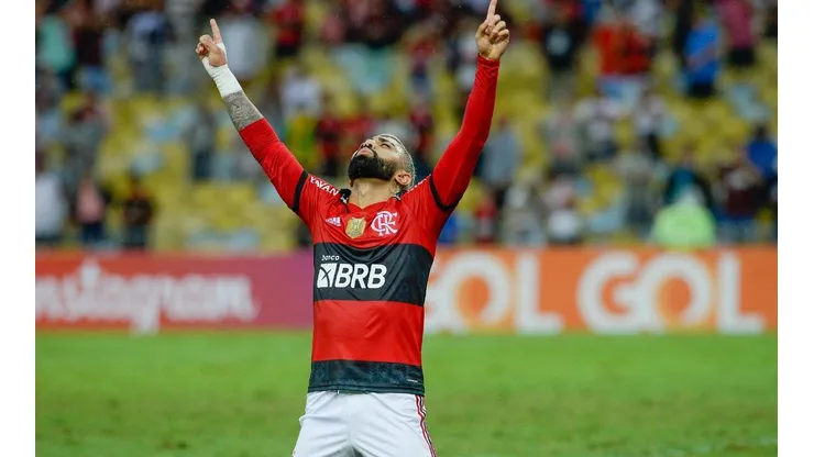 Em programa da FlaTV, atacante comemorou marca pelo clube (Foto: Marcelo Cortes / Flamengo)