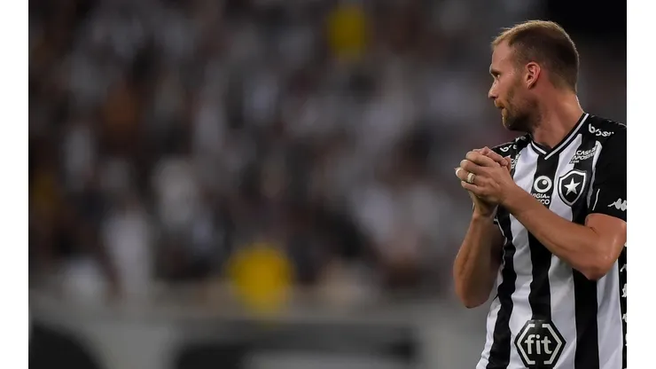 Carli diz que Botafogo foi para vencer a partida contra o Goiás (Foto: Thiago Ribeiro/AGIF)