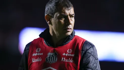 Santos não vive bom momento sob o comando de Carille; técnico é ídolo do Corinthians
