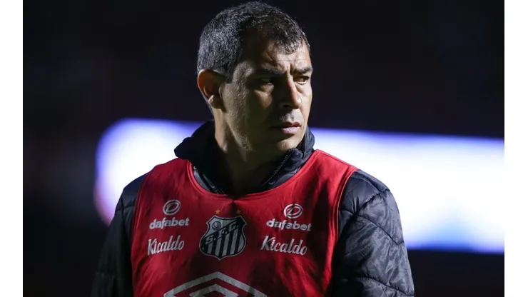 Santos não vive bom momento sob o comando de Carille; técnico é ídolo do Corinthians