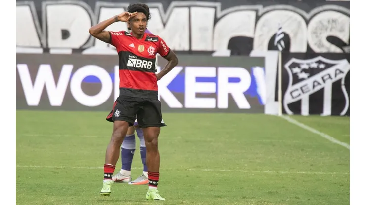 Meiões abaixados escondem a marca do patrocinador | Crédito: Kely Pereira/AGIF