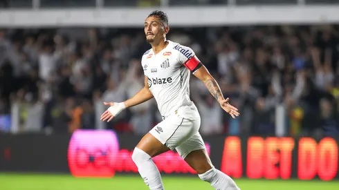 Diego Pituca comemorando o primeiro gol do Santos contra o Ituano