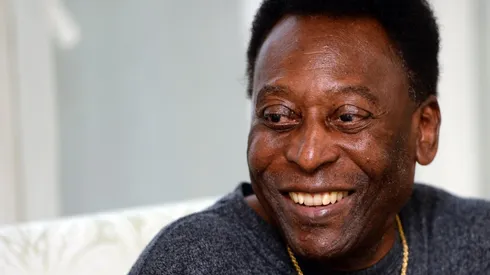 Um problema na laringe é o motivo do ex-jogador voltar à Unidade de Terapia Intensiva.