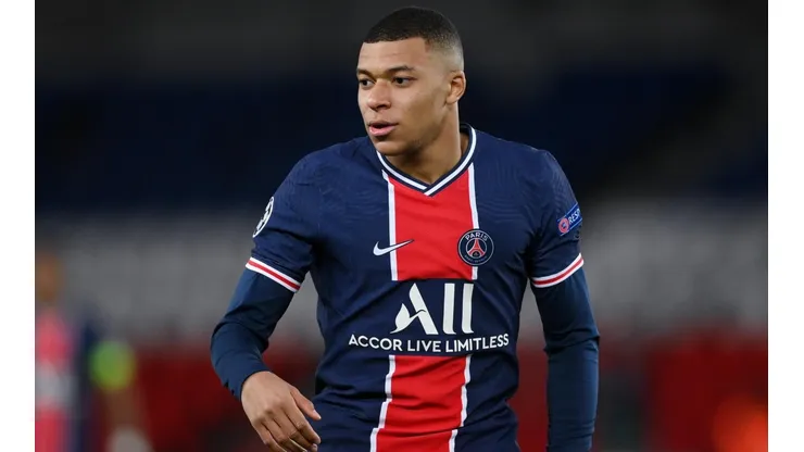 Depois de muita especulação, Mbappé permaneceu no PSG (Foto: Getty Images)
