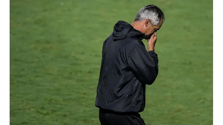 Com a saída de Lisca, Vasco lidera o ranking de clubes grandes com mais trocas de técnicos no século XXI (Foto: Thiago Ribeiro/AGIF)