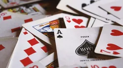 O número de formar possíveis de embaralhar um baralho de poker é absurdo! (Foto: Divulgação)