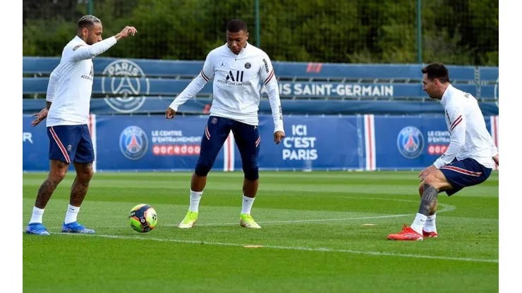 Pochettino confirma que irá relacionar Messi, Neymar e Mbappé para o duelo contra o Reims. (Foto: Site oficial do PSG)