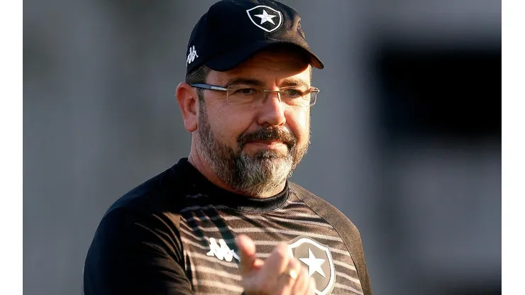 Enderson Moreira tem nova baixa no elenco (Foto: Vitor Silva/Botafogo/Divulgação)