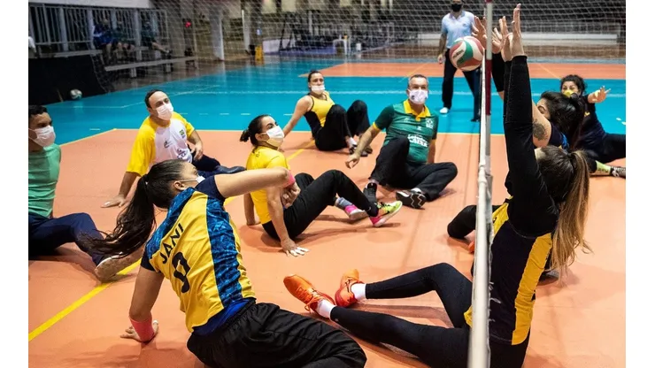 A Seleção feminina de vôlei sentado, durante treino, no último mês. (Foto: Divulgação Flickr Comitê Paralímpico Brasileiro)
