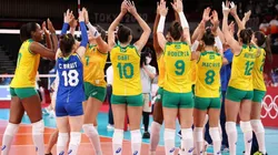Time de voleibol feminino comemora passagem à decisão (Foto: Getty Images)