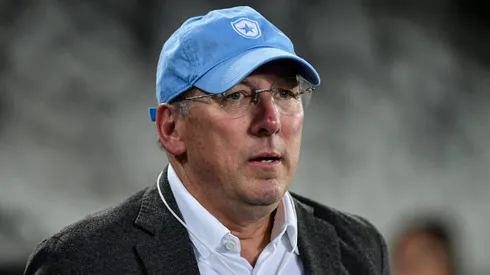 Presidente do Palmeiras tem problemas com Textor.