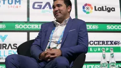 Deco é diretor do Barcelona e quer levar xodó do Flamengo