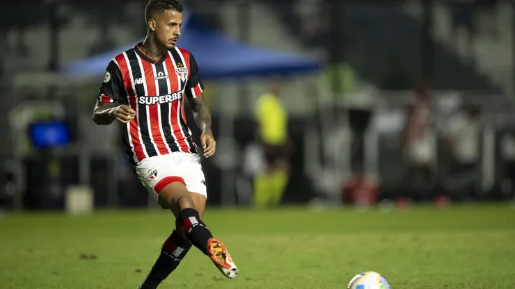 RJ - RIO DE JANEIRO - 22/06/2024 - BRASILEIRO A 2024, VASCO X SAO PAULO - Diego Costa jogador do Sao Paulo durante partida contra o Vasco no estadio Sao Januario pelo campeonato Brasileiro A 2024. Foto: Jorge Rodrigues/AGIF