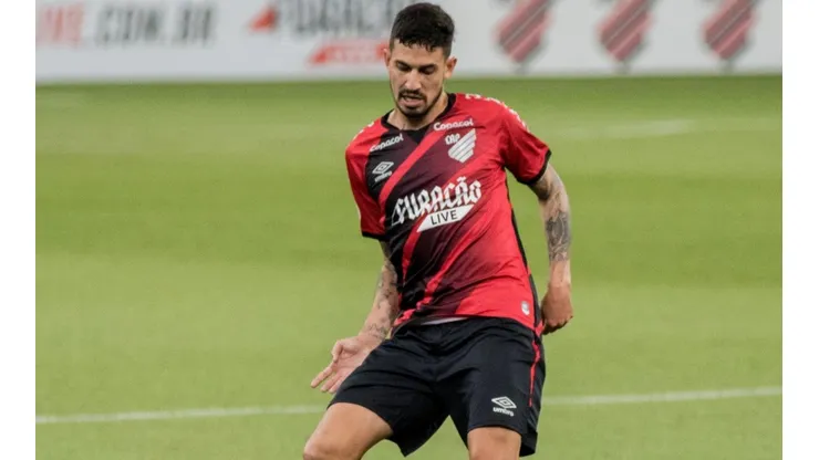 Pedro Henrique: volta ao time titular (Foto: Robson Mafra/AGIF)