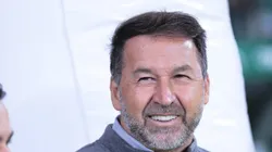 Augusto Melo durante jogo contra o Palmeiras. Dirigente toma decisão sobre contratações.