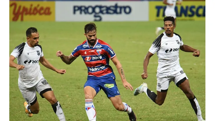 Ceará e Fortaleza se enfrentando pela final do Campeonato Cearense (Foto: Kely Pereira/AGIF)