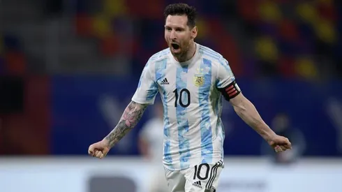 Messi marcou de pênalti para a Argentina