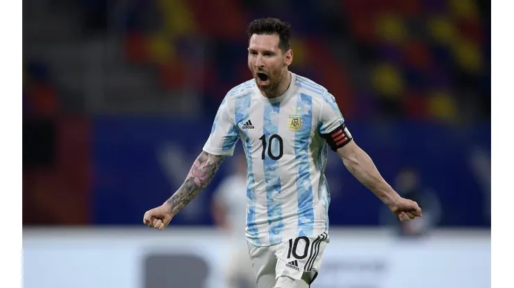 Messi marcou de pênalti para a Argentina