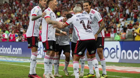 Jogadores do Flamengo comemorando gol contra o Vasco. Foto: Thiago Vasconcelos Dos Santos/AGIF