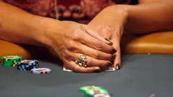 De acordo com a legislação, o poker não é um jogo de azar