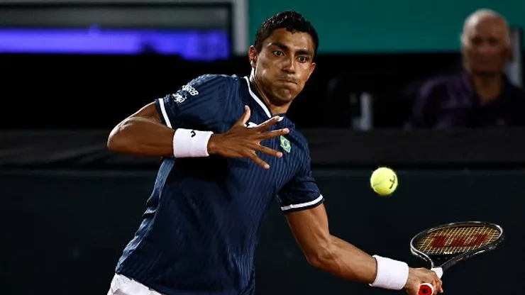 RIO DE JANEIRO, BRAZIL - MARCH 05: Thiago Monteiro of Brazil returns a shot against Jan-Lennard Struff of Germany during their singles match on Day One of the 2022 Davis Cup Qualifier at Parque Olímpico Arena Tenis on March 04, 2022 in Rio de Janeiro, Brazil. (Photo by Buda Mendes/Getty Images)