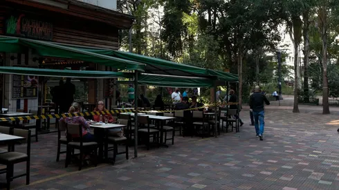 Restaurantes seguem fechados por conta das restrições (Foto: Getty Images)