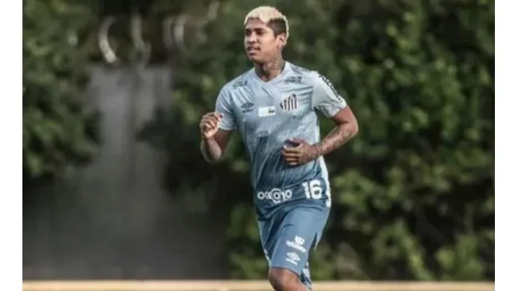 Raniel, atacante do Santos, é submetido á cirurgia na perna