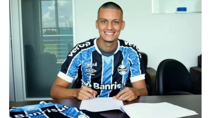 Grêmio renova com Ricardinho, centroavante de 19 anos