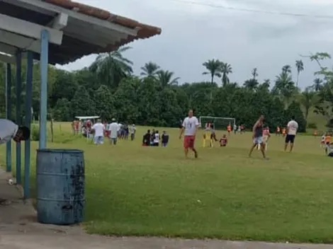 Futebol com aglomeração promovido por Vampeta é interrompido pela polícia