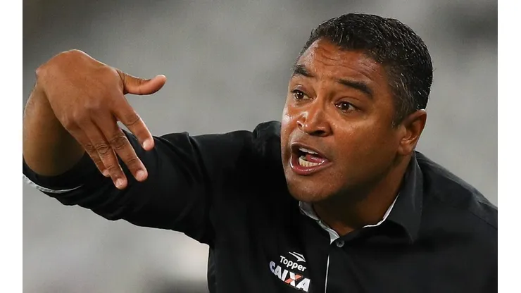 Roger Machado está estreando como técnico do Fluminense (Foto: Getty Images)