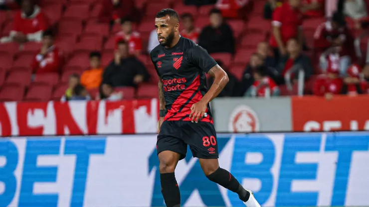 Volante estava no Athletico-PR desde 2022
