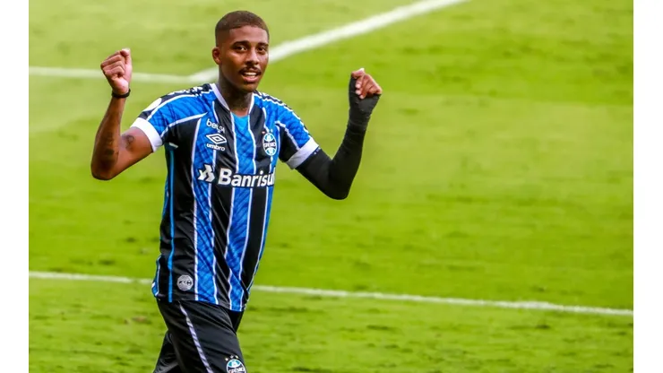 Meio-campista foi reserva diante do Palmeiras (Foto: Getty Images)