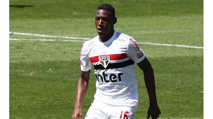 Leo, do São Paulo, foi diagnosticado com covid-19
