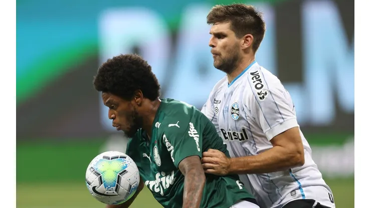 Luiz Adriano não nega interesse do Grêmio em embarque para o RS: "Vamos ver agora"