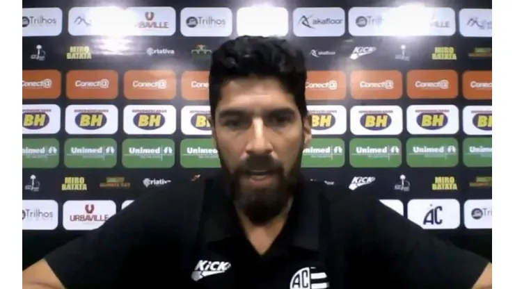 Loco Abreu pede respeito à camisa do Botafogo