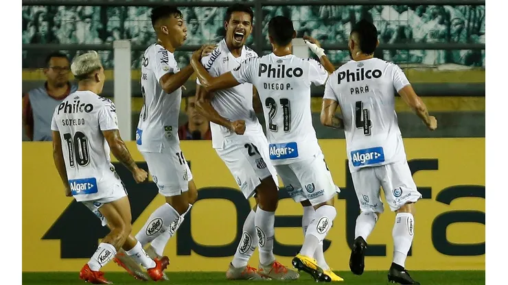 Ex-Santos rasgou elogios aos Meninos da Vila após vitória alvinegra na Libertadores