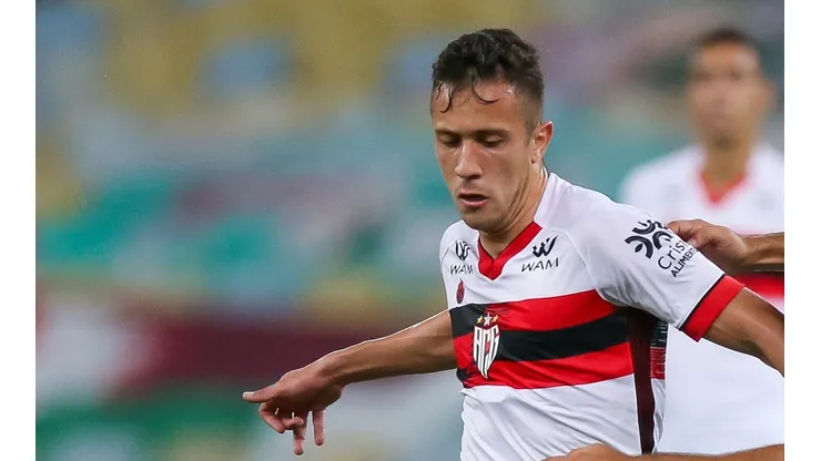 Volante tem passagem pelo Atlético-GO (Foto: Getty Images)