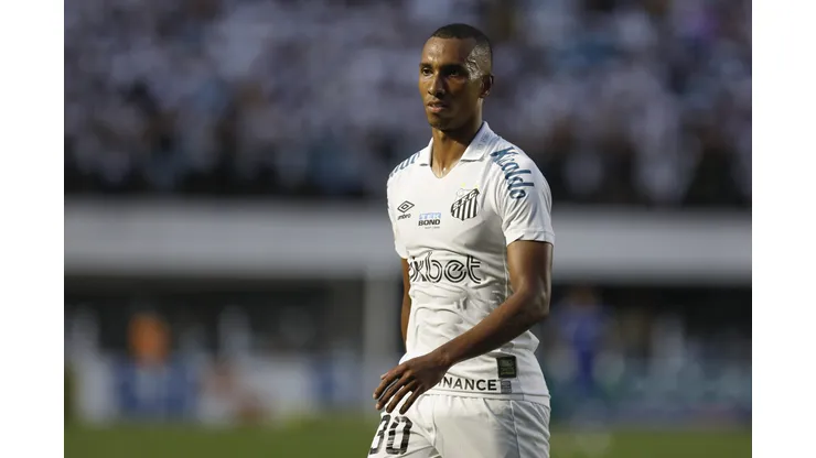 Lucas Braga tem contrato com o Santos