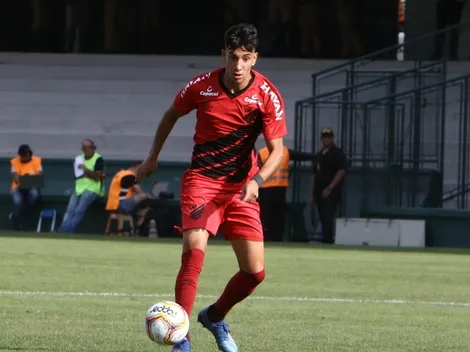 Contrato de Pedrinho é colocado na mesa e gera embate no Athletico