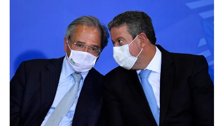 Paulo Guedes conversa com Arthur Lira, presidente da Câmara
