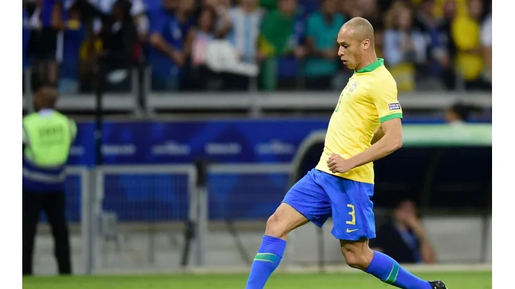São Paulo faz consultas para contratar Miranda