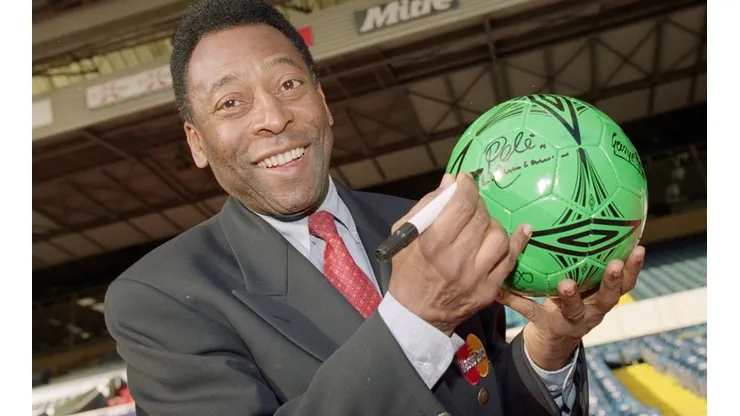 Pelé foi vacinado em Santos nesta terça-feira (02)