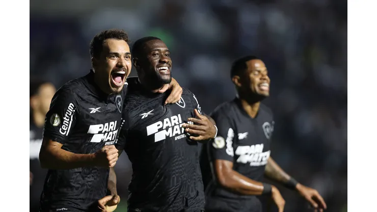 Jogadores do Botafogo comemorando gol no Brasileirão. (Foto de Wagner Meier/Getty Images)