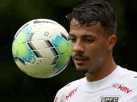 Crespo repete 3-5-2 e muda meio-campo por retorno de Diego Costa