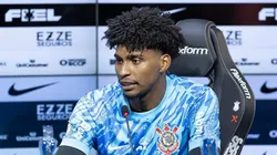 Goleiro Hugo Souza em apresentação no Corinthians.