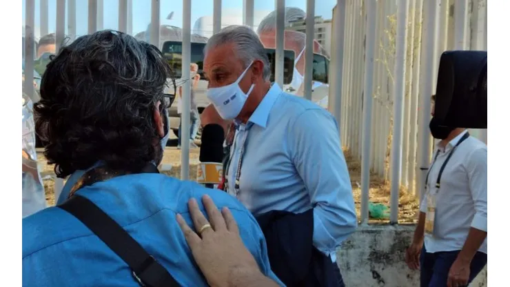 Tite chegando ao Maracanã. (Foto: Estadão Esportes)