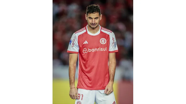 Centroavante perdeu espaço no clube e rescindirá contrato